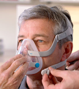 full-face-CPAP-mask-sleep-apnoea-patients-ResMed-400x450